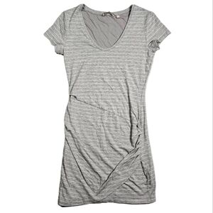 Athleta Grey Striped Fitted Midi Dress Size X Small Scoop Neck Short Sleeve